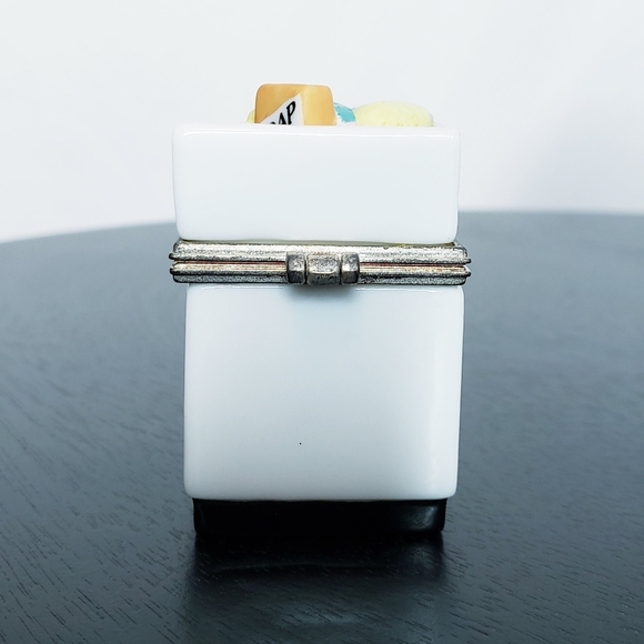 *Last Chance* Washing Machine w/Clothes PHB Porcelain Hinged Box Trinket Midwest - Picture 4 of 13